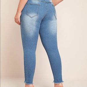 Plus Ripped Raw Hem Skinny Wash Jeans
